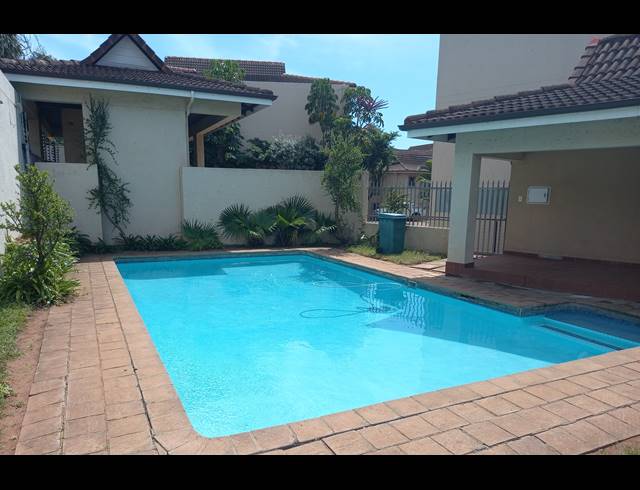2 bed property to rent in ILLOVO BEACH